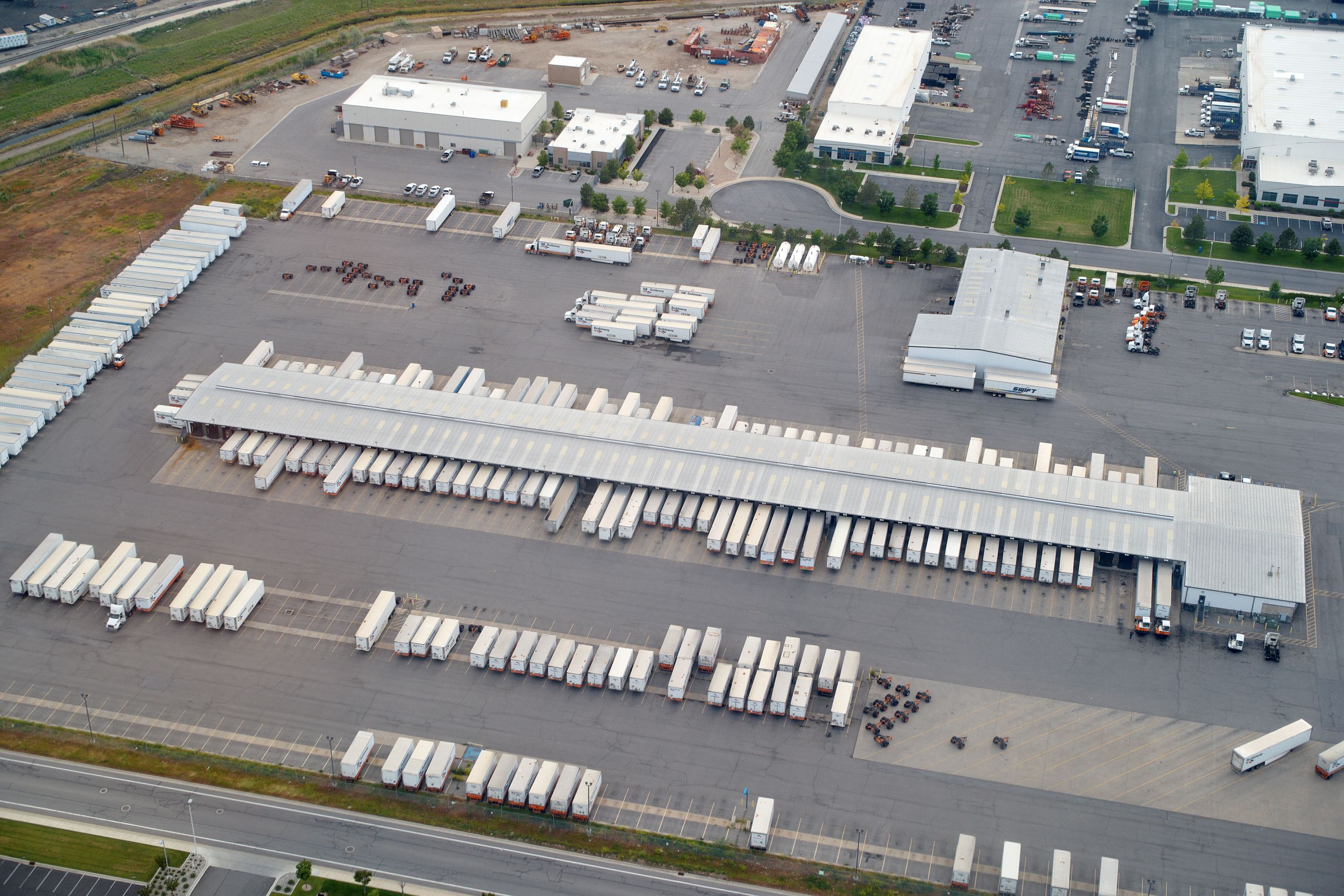 aerial-view-of-a-large-distribution-center-commercial-services