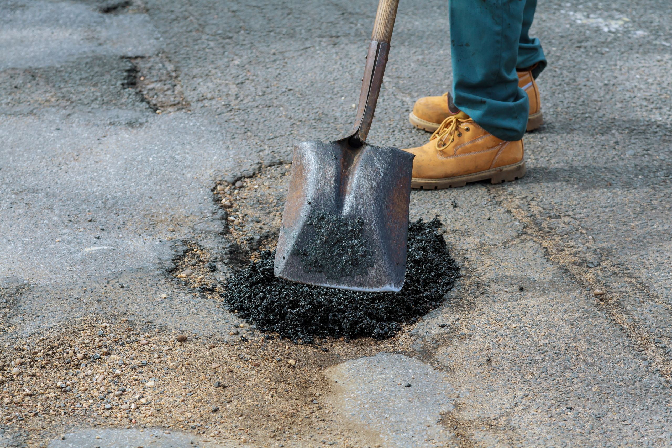 sealing-of-asphalt-large-pits-with-very-bad-qualit-2025-04-02-06-26-00-utc